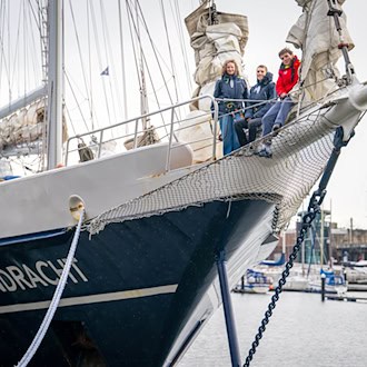 Die 38 Jugendlichen der «High Seas High School» sind nach sieben Monaten auf See wieder in Bremerhaven eingetroffen. (Archivbild) / Foto: Sina Schuldt/dpa