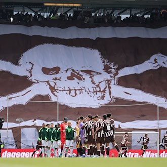 Der FC St. Pauli steigt wie der 1. FC Heidenheim in die 2. Liga ab. / Foto: Christian Charisius/dpa