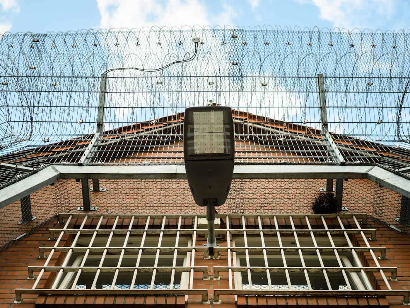 Auf die Situation von unheilbar kranken Häftlingen ist die Justiz noch kaum vorbereitet - eine neue Studie soll das ändern. (Symbolbild) / Foto: Mohssen Assanimoghaddam/dpa