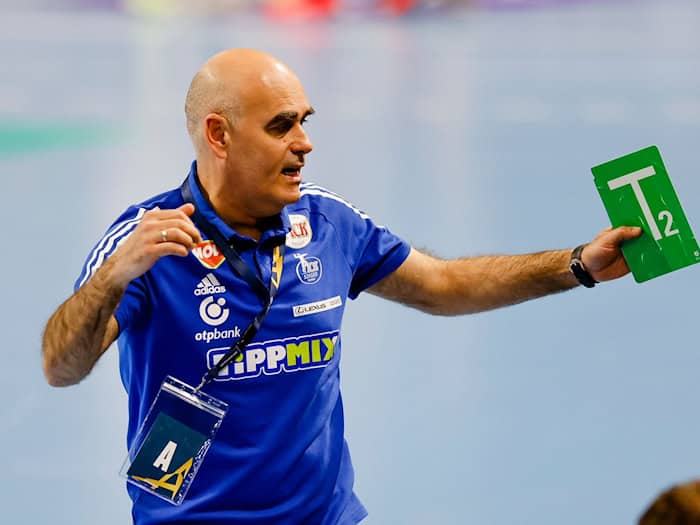 Trainer Juan Carlos Pastor und die TSV Hannover-Burgdorf hatten im Viertelfinal-Rückspiel Heimrecht. (Archivbild) / Foto: Frank Molter/dpa