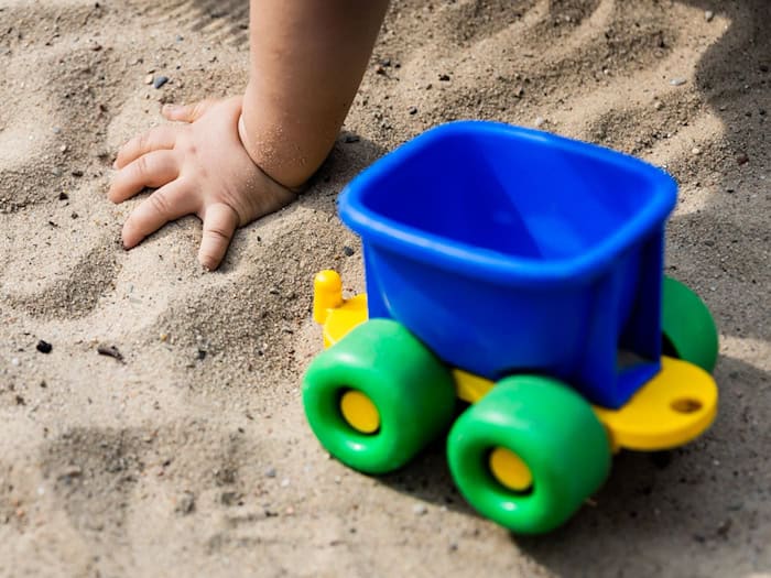 Kleine Kinder brauchen eine Aufsicht. (Symbolbild) / Foto: Christoph Soeder/dpa