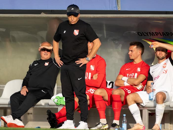 Wieder abgestiegen: Der TSV Havelse und sein Trainer  Samir Ferchichi. / Foto: Soeren Stache/dpa
