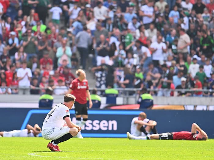 Große Enttäuschung nach dem Schlusspfiff in Hannover. / Foto: Swen Pförtner/dpa