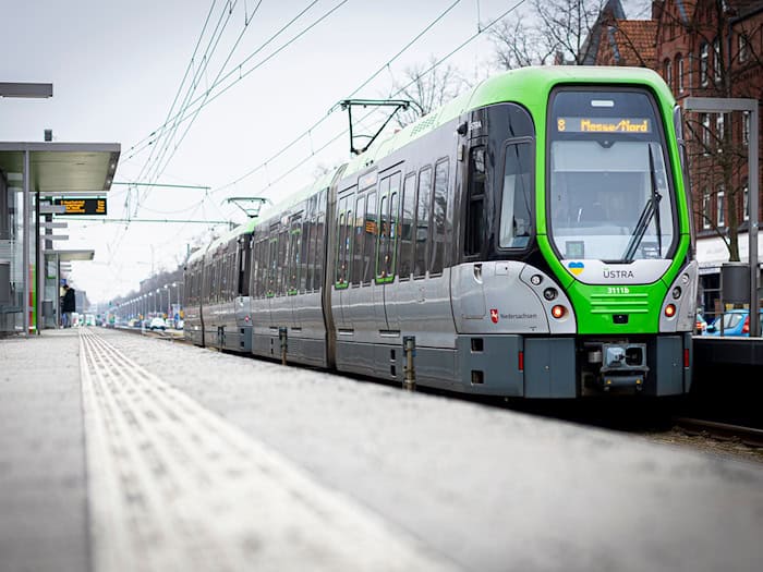 Im kommunalen Nahverkehr könnte es erneut zu Warnstreiks kommen. (Archivbild) / Foto: Moritz Frankenberg/dpa