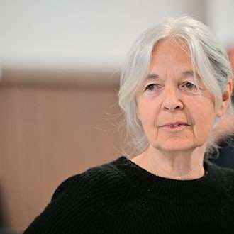 Im Prozess gegen die ehemalige RAF-Terroristin Daniela Klette wegen Raubüberfällen wird das Plädoyer der Verteidigung erwartet.  / Foto: Sina Schuldt/dpa