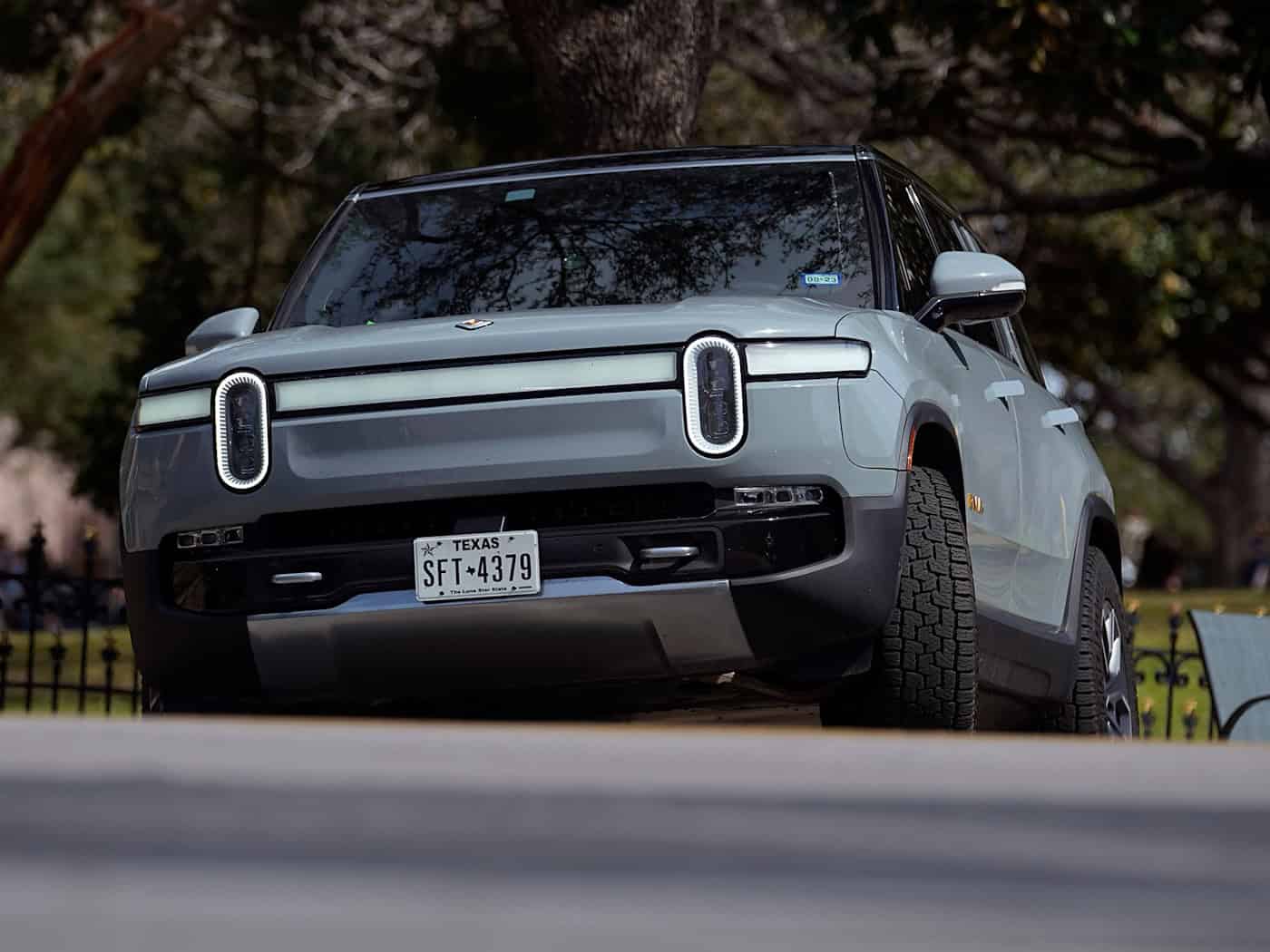 Rivian fordert mit seinen Fahrzeugen Tesla in den USA heraus. (Archivbild) / Foto: Eric Gay/AP/dpa