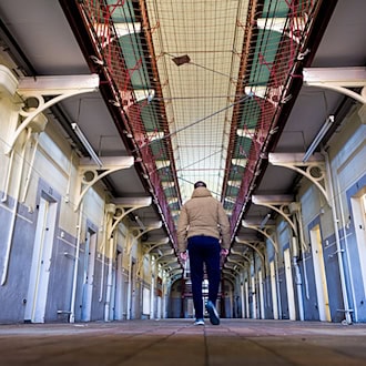 Wie geht es in der ehemaligen Justizvollzugsanstalt Braunschweig-Rennelberg weiter? (Archivbild) / Foto: Moritz Frankenberg/dpa