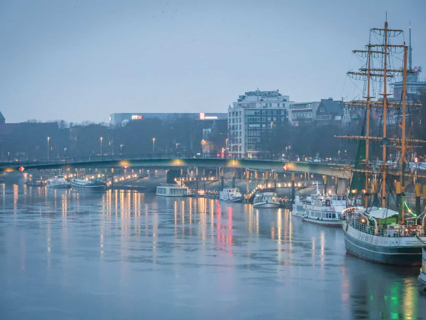 Anfang der Woche bringt das Wetter in Bremen und Niedersachsen eine Mischung aus Nebel, Sonne und Regen. (Symbolbild) / Foto: Focke Strangmann/dpa