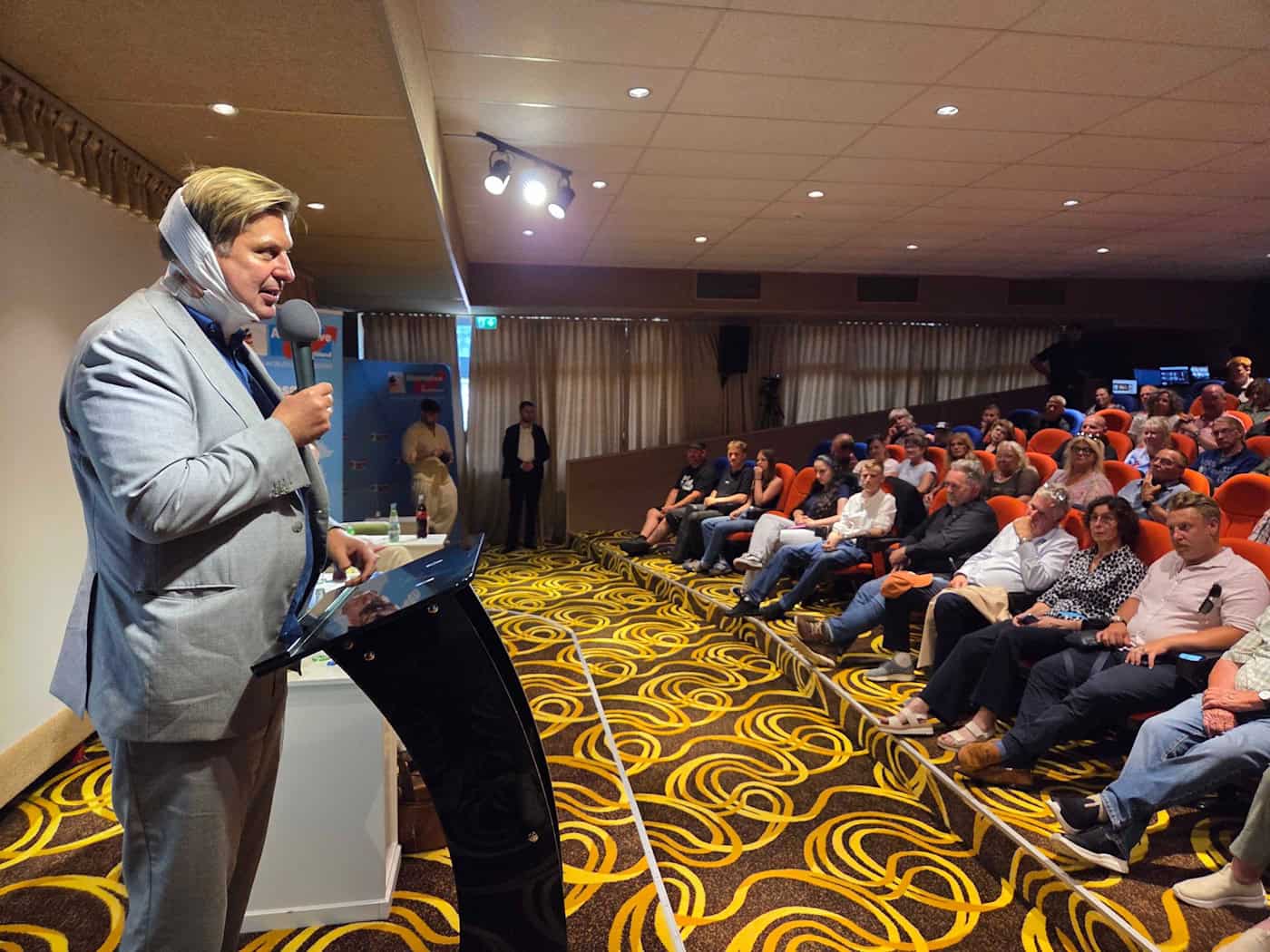 Der AfD-Bundestagsabgeordnete Maximilian Krah bei seiner Rede in Gifhorn.  / Foto: Christian Brahmann/dpa