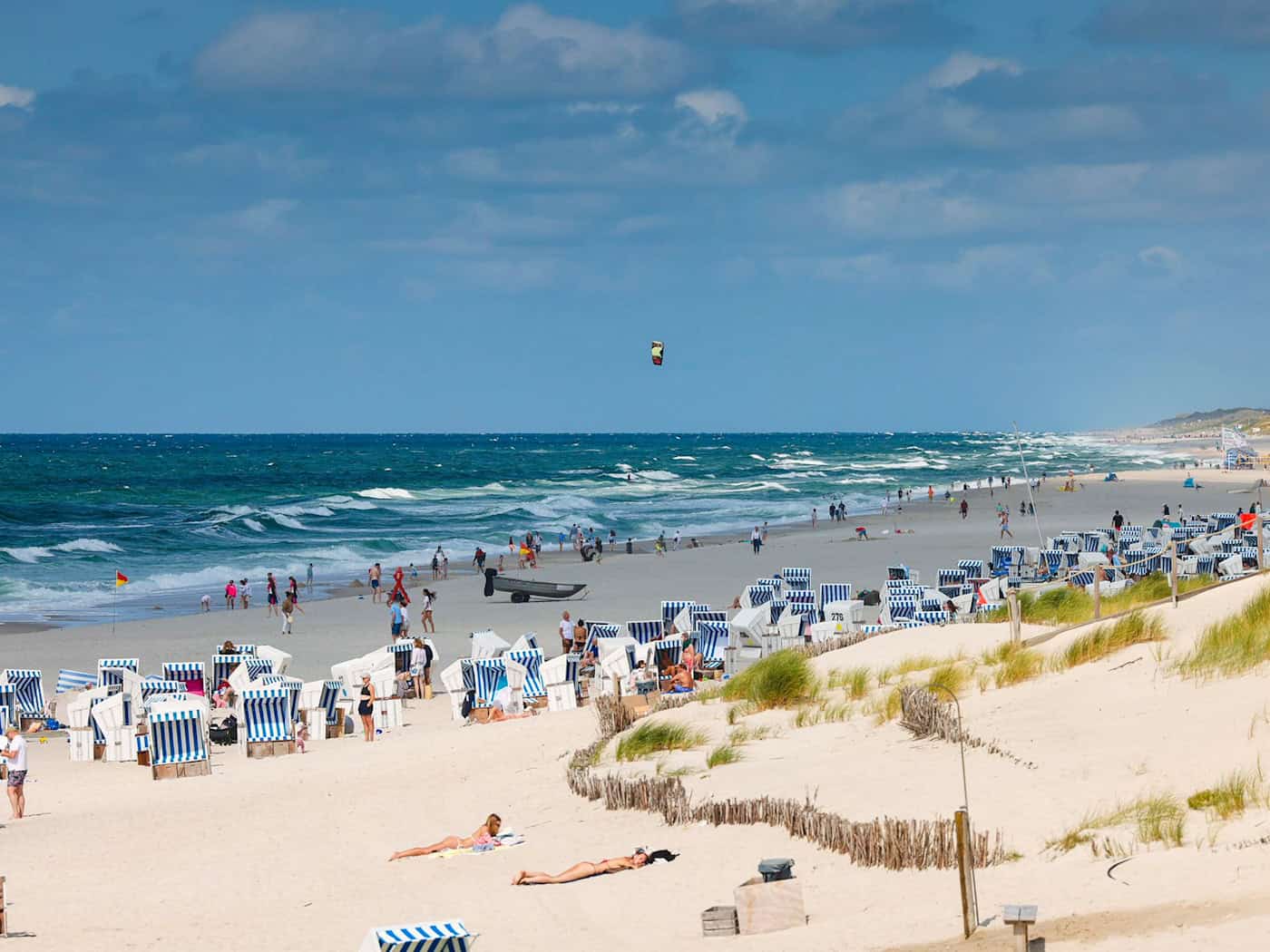 Auch auf den Inseln und an der Küste wird es sehr warm - aber nicht so heiß wie im Binnenland. (Archivbild) / Foto: Frank Molter/dpa