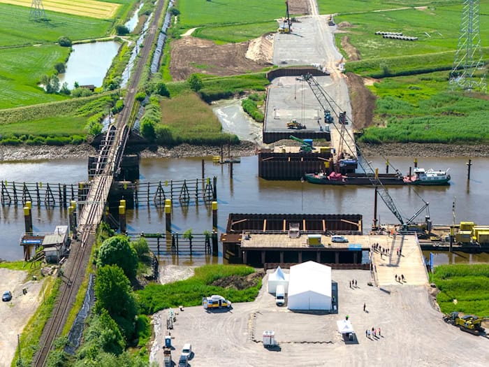 Die neue Hub-Drehbrücke soll Ende 2027/Anfang 2028 in Betrieb gehen. / Foto: Sina Schuldt/dpa