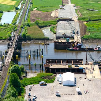 Die neue Hub-Drehbrücke soll Ende 2027/Anfang 2028 in Betrieb gehen. / Foto: Sina Schuldt/dpa