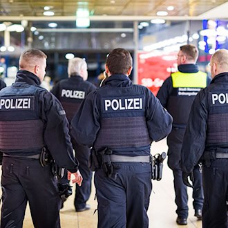 Bundespolizisten rückten in Hannover zu einem falschen Kollegen aus. (Symbolbild)  / Foto: Moritz Frankenberg/dpa