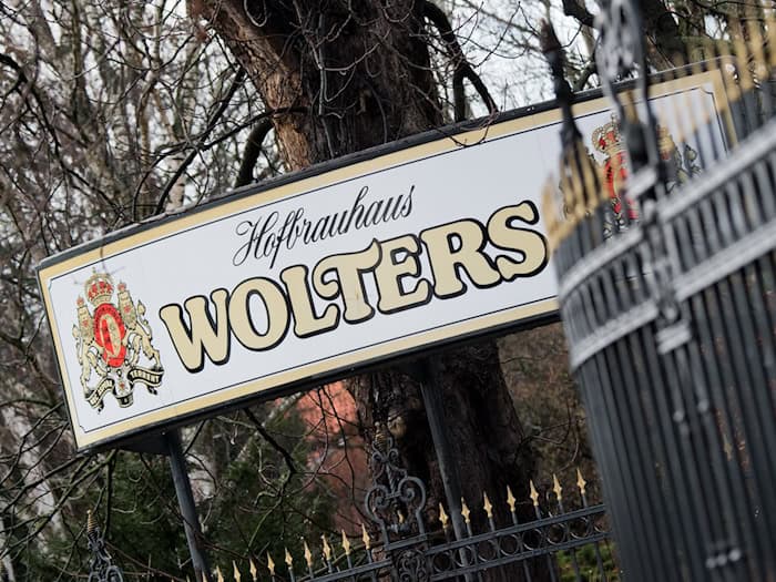 Die Brauerei Wolters stellt Antrag auf Insolvenz in Eigenregie. (Archivfoto)  / Foto: Julian Stratenschulte/dpa