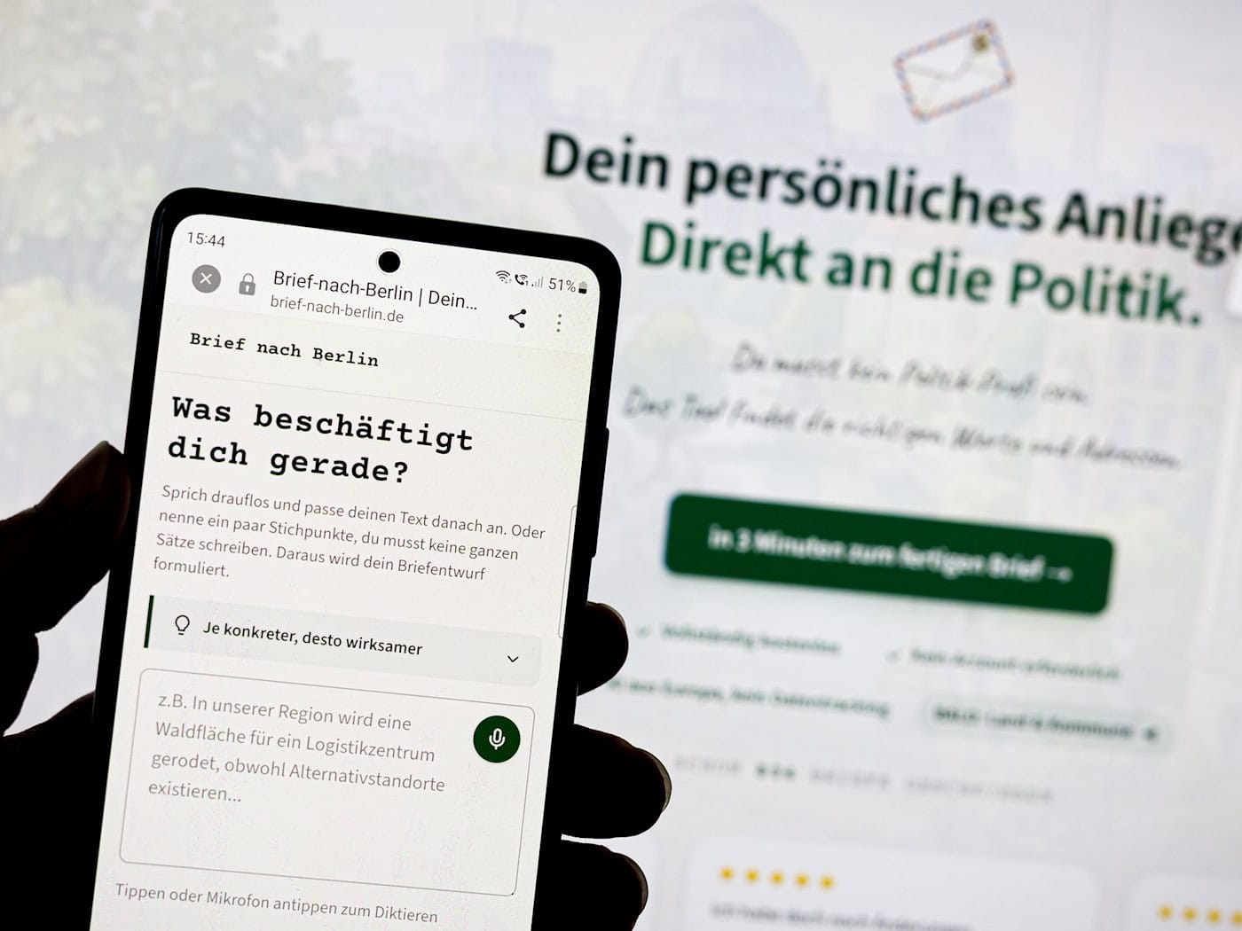 Das Portal soll helfen, sich an Politiker zu wenden. / Foto: Moritz Frankenberg/dpa