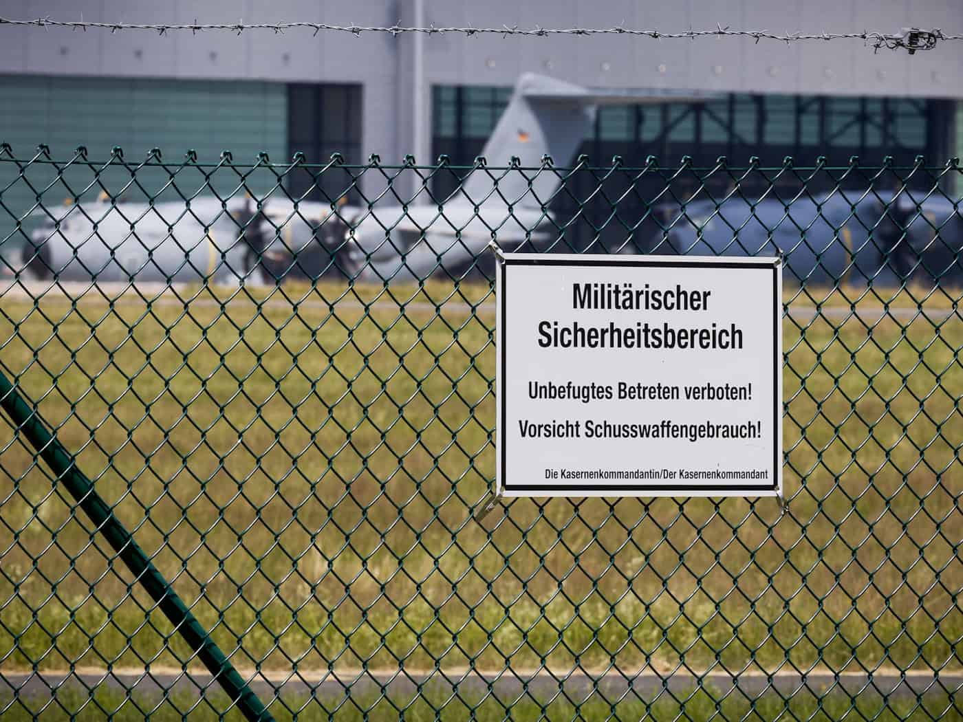 Transportflugzeuge vom Typ Airbus A400M stehen auf dem Fliegerhorst Wunstorf. Deutschland bietet Venezuela Unterstützung an. / Foto: Moritz Frankenberg/dpa