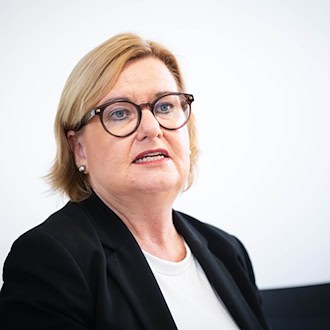  Bremens Innensenatorin Eva Högl (SPD) warnt vor zunehmendem Extremismus. (Archivbild) / Foto: Sina Schuldt/dpa