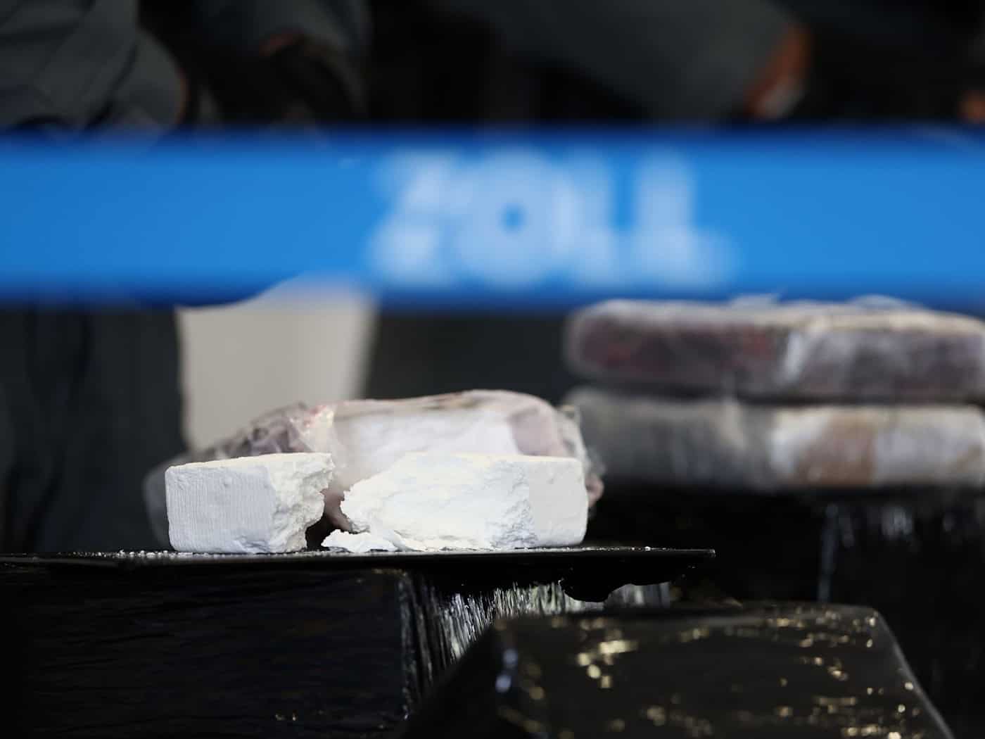 Unter den Verdächtigen sind auch ein Zollbeamter und ein Polizist. (Symbolbild) / Foto: Rolf Vennenbernd/dpa