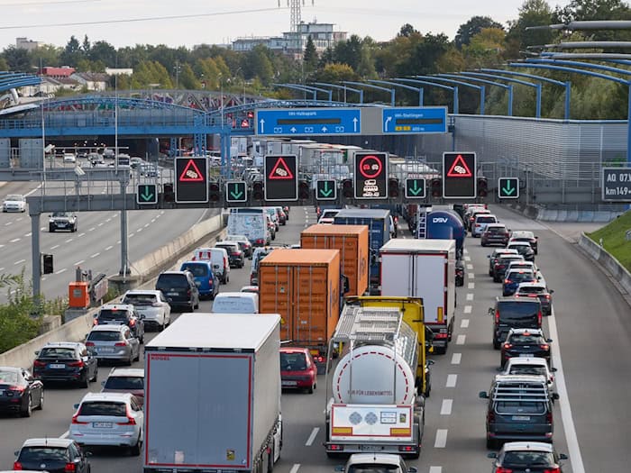 Die A7 wird von Freitagabend bis Montagmorgen zwischen Hamburg-Stellingen und -Heimfeld voll geperrt. (Archivbild) / Foto: Georg Wendt/dpa