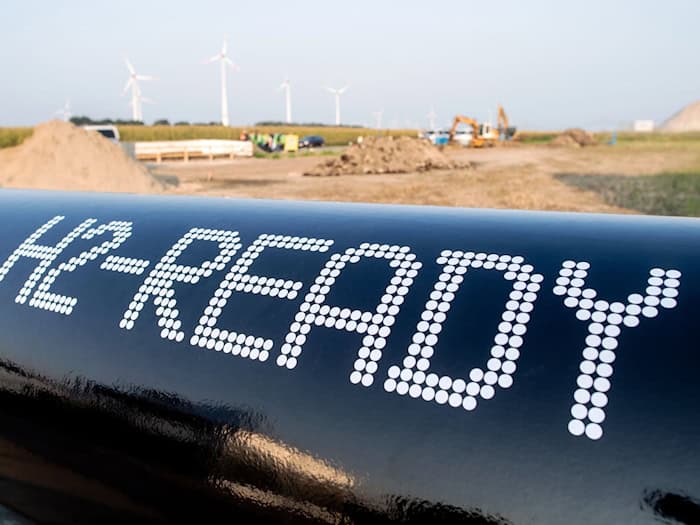 Grüner Wasserstoff aus Emden soll unter anderem Stahl in Salzgitter nachhaltig machen. (Archivbild) / Foto: Hauke-Christian Dittrich/dpa