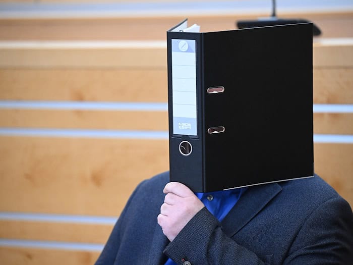 Der Verurteilte hatte zentrale Vorwürfe bereits im Prozess eingeräumt. / Foto: Julian Stratenschulte/dpa