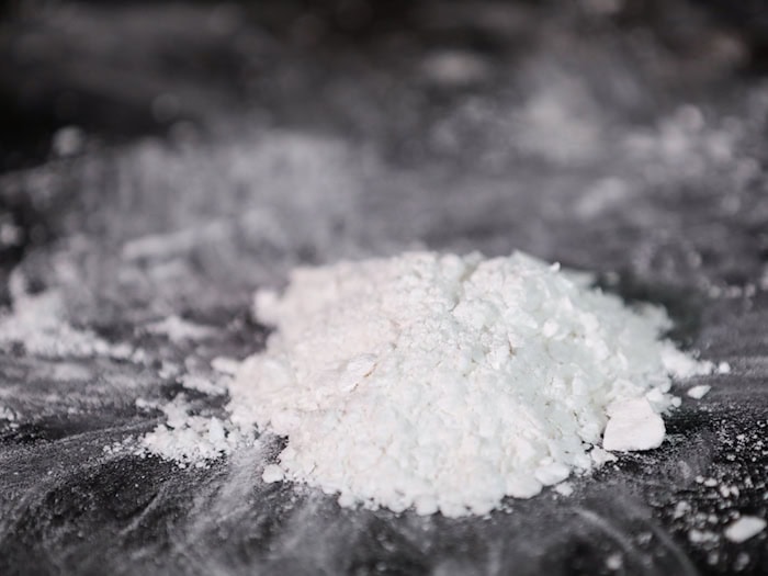 Sicherheitsbehörden haben bei Razzien in Norddeutschland und der Schweiz drei mutmaßliche Drogenhändler festgenommen. (Symbolbild)  / Foto: Christian Charisius/dpa