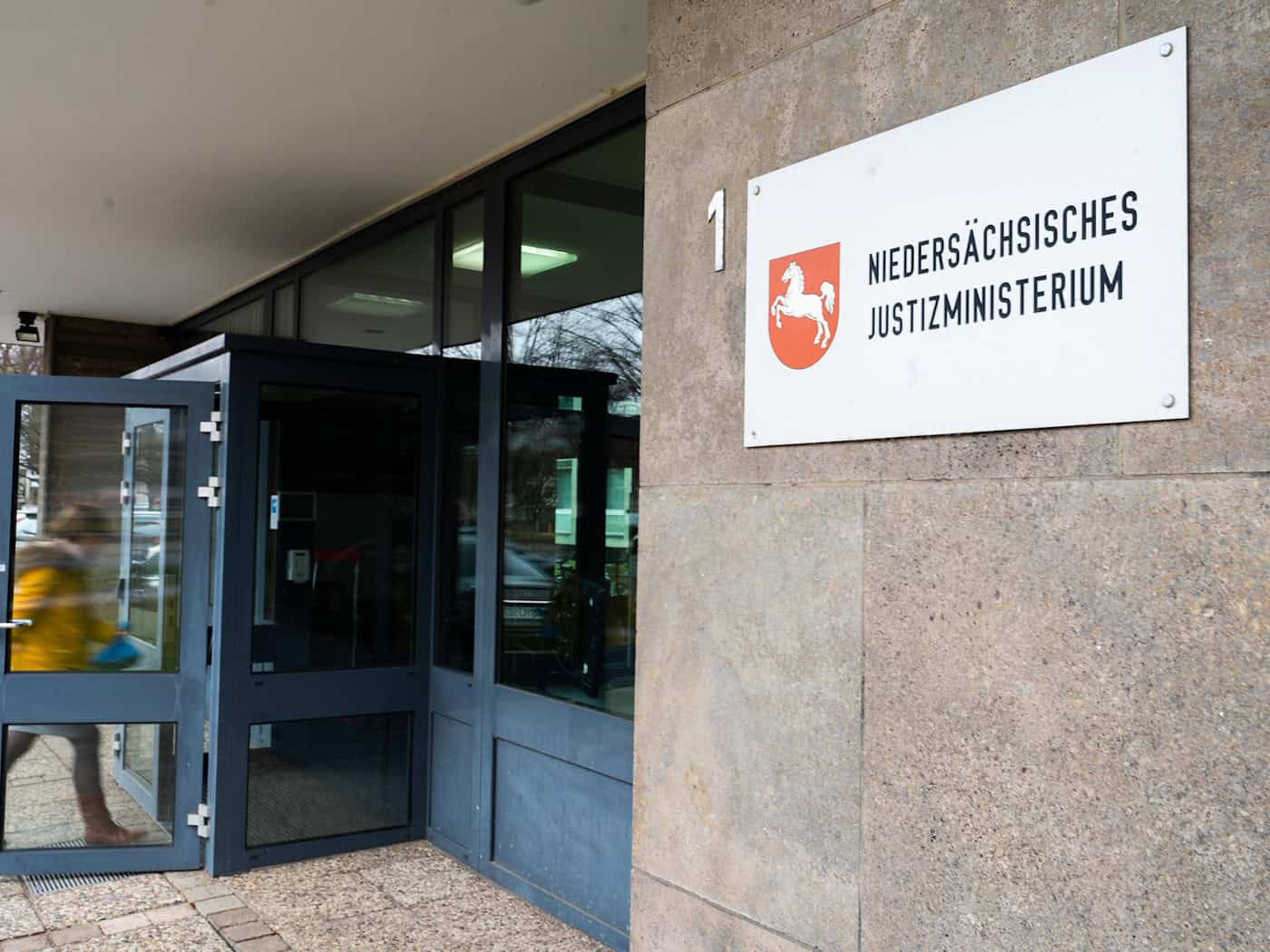Im niedersächsischen Justizministerium beginnt die Aufarbeitung. (Archivbild) / Foto: Alicia Windzio/dpa