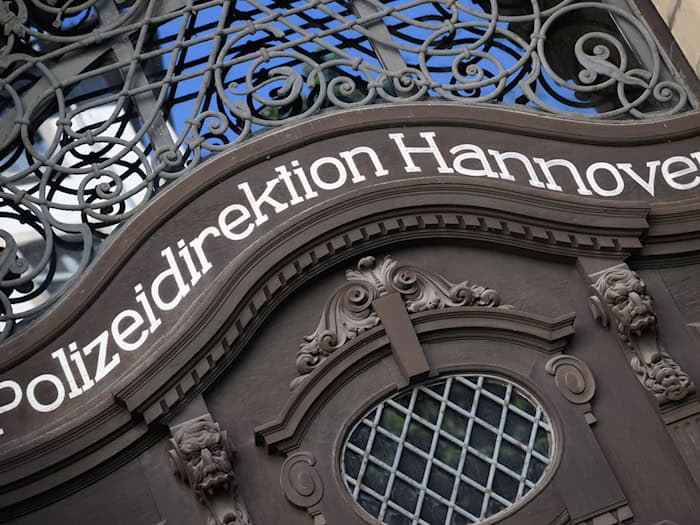 Fünf Polizisten in Hannover vorläufig des Dienstes enthoben