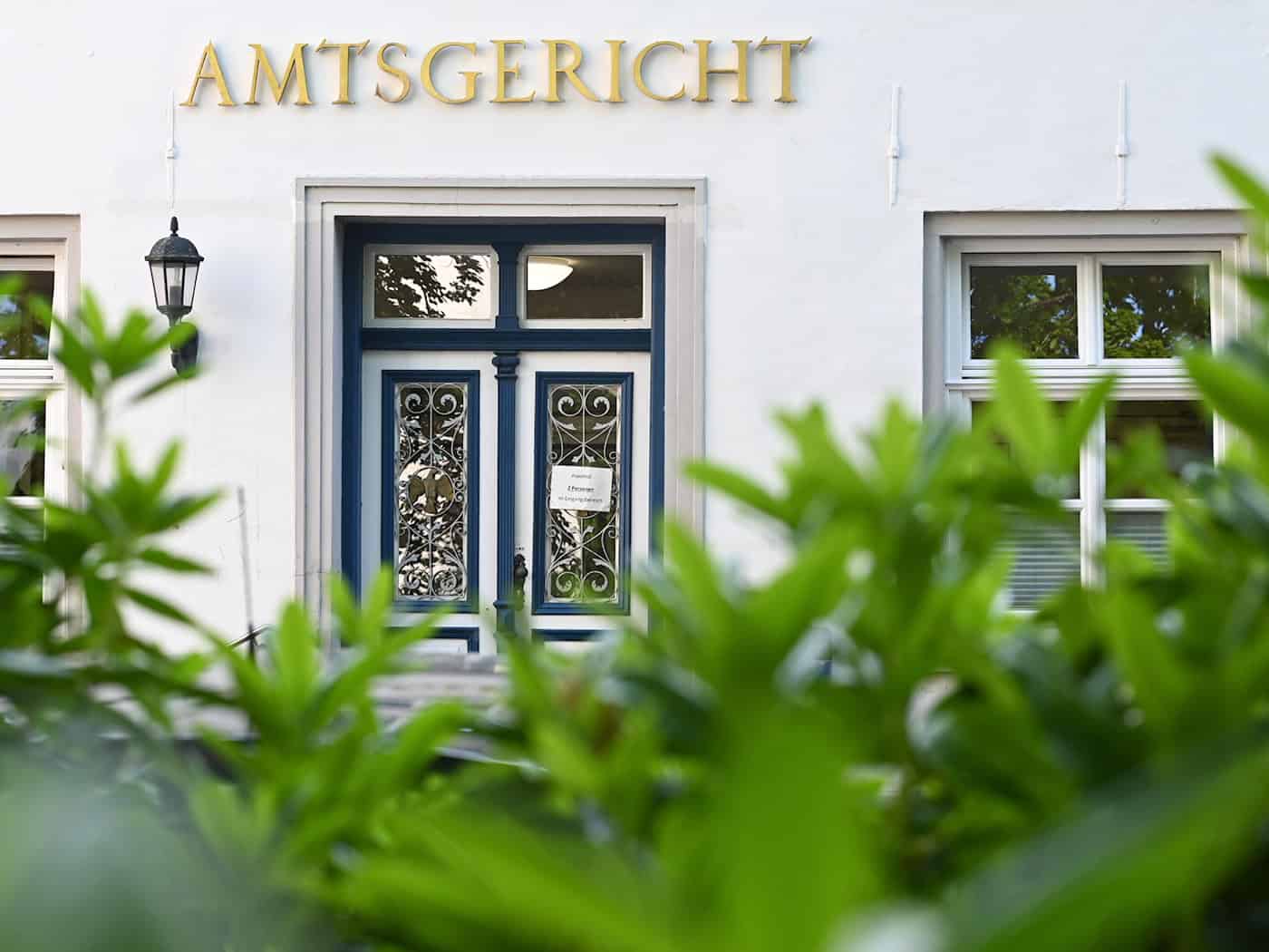 Der Prozess gegen den Fußballtrainer ist für Oktober am Amtsgericht Aurich angesetzt. (Archivbild)  / Foto: Lars Penning/dpa