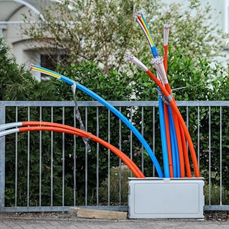 In Bremen gibt es anteilig die meisten Glasfaser-Anschlüsse. (Symbolbild.) / Foto: Jan Woitas/dpa