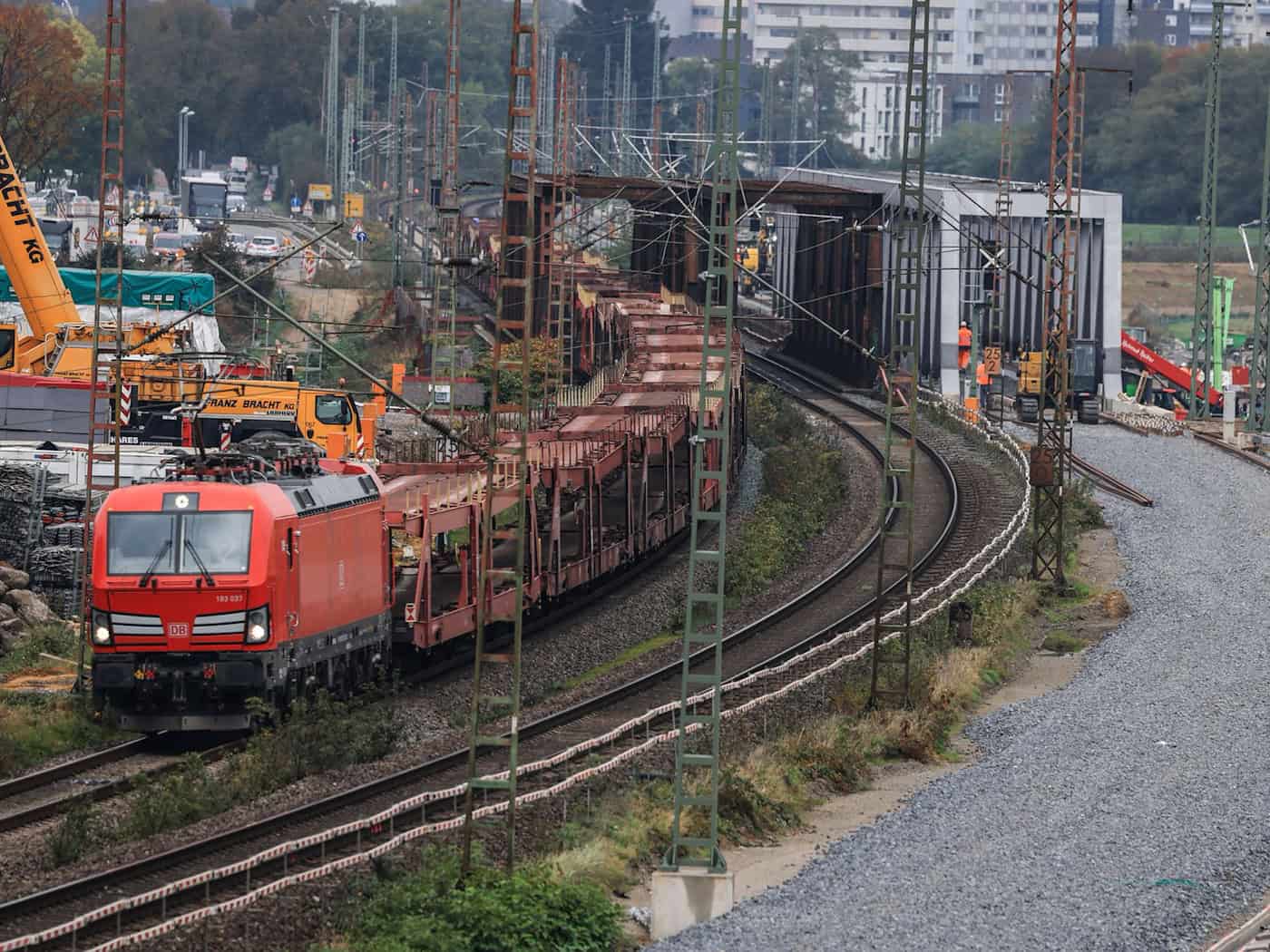 Im Güterverkehr auf der Schiene gab es zuletzt vor allem in Norddeutschland größere Probleme - mit Folgen für die Stahlindustrie. (Symbolbild) / Foto: Oliver Berg/dpa