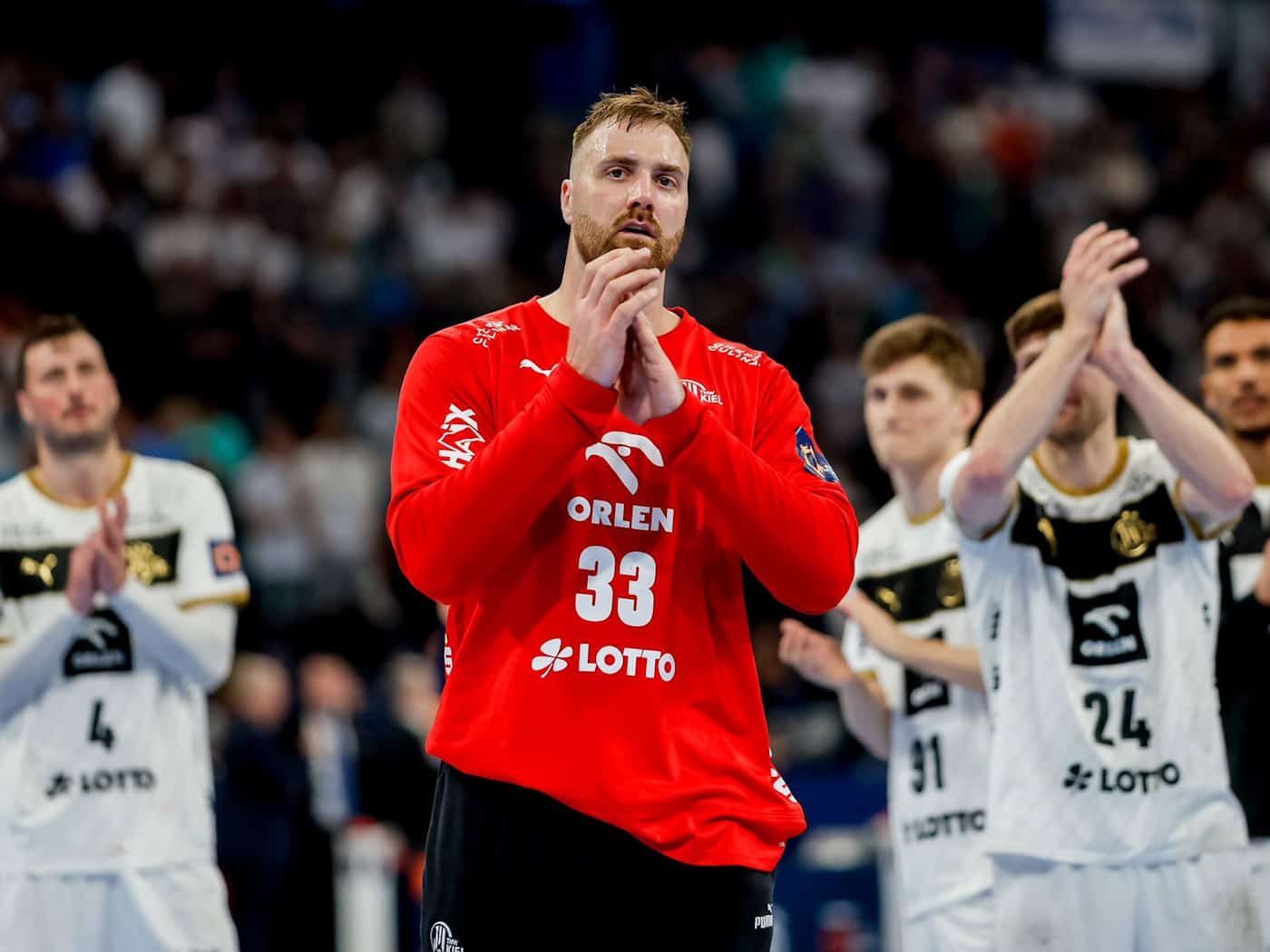 Andreas Wolff und der THW Kiel starten mit einem Heimspiel in die neue Saison. (Archivbild) / Foto: Philipp Szyza/dpa