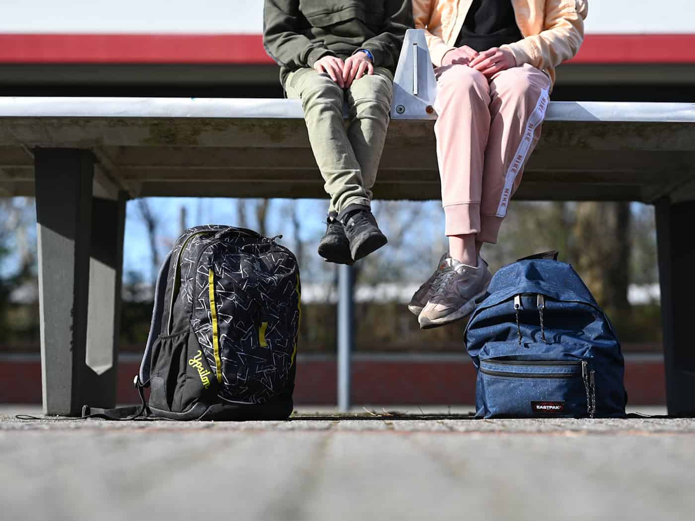 Weniger Hausaufgaben, bessere Schultoiletten und Digitalisierung - Kinder und Jugendliche haben klare Vorstellungen beim Thema Schule. (Symbolbild) / Foto: Lars Klemmer/dpa