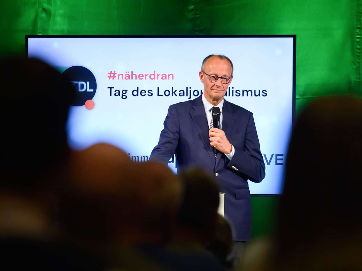Kanzler Merz hatte beim «Tag des Lokaljournalismus» auf eine Frage von Dronsch reagiert. (Archivbild) / Foto: Klaus-Dietmar Gabbert/dpa