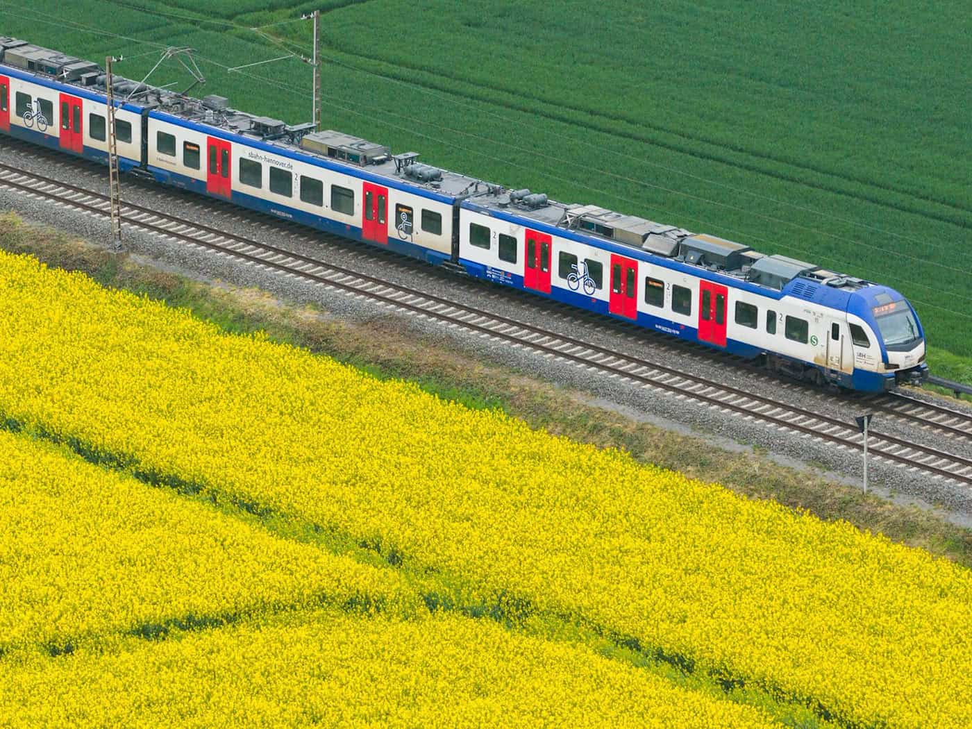 Unter anderem die S4 der S-Bahn Hannover ist betroffen. (Symbolbild) / Foto: Julian Stratenschulte/dpa