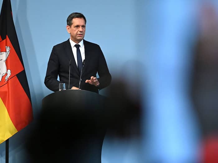 Ohne gute Wirtschaft gibt es auch keine gute Sozialpolitik, sagt Niedersachsens Regierungschef Lies. (Archivbild) / Foto: Elisa Schu/dpa