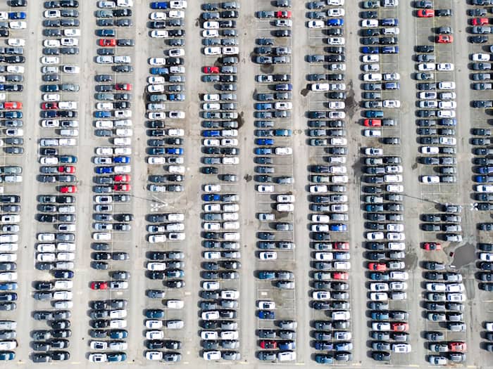 Chinesische Hersteller drängen auf den europäischen Markt. Für Volkswagen stellt sich die Frage, wie die Auslastung der Werke langfristig gesichert werden kann. (Symbolbild) / Foto: Julian Stratenschulte/dpa