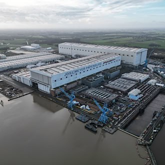 Der Milliardenauftrag über neue Kreuzfahrtschiffe soll in der Papenburger Werft für Auslastung sorgen. (Archivbild) / Foto: Lars Penning/dpa