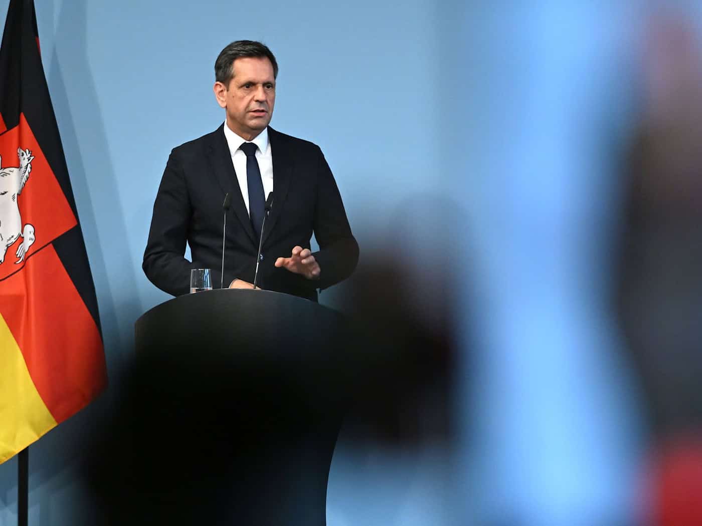 Niedersachsens Ministerpräsident Olaf Lies (SPD) will, dass bei einer möglichen Einkommensteuerreform die Länder ausreichend entschädigt werden. (Archivbild)  / Foto: Elisa Schu/dpa