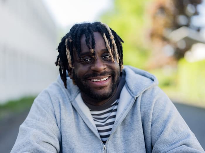 Myles Smith in Köln: Seine Familie lebt teilweise in Deutschland. / Foto: Rolf Vennenbernd/dpa