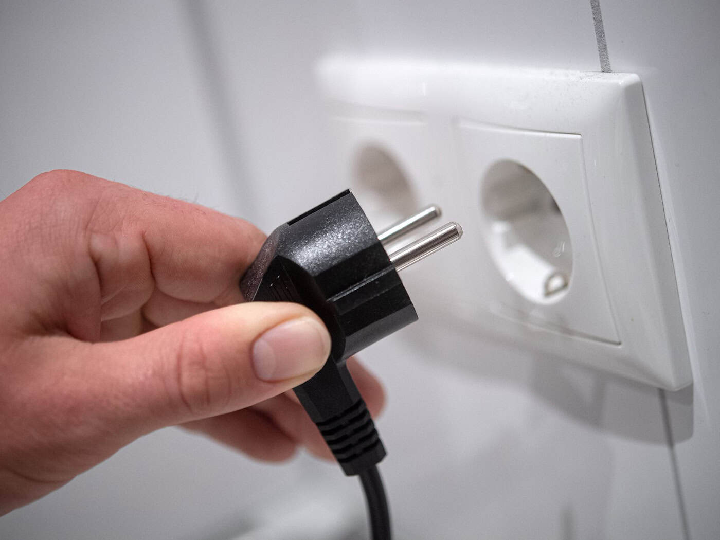 In der Nacht mussten die Menschen in Barsinghausen und Gehrden für eine Stunde ohne Strom auskommen. (Symbolbild) / Foto: Sina Schuldt/dpa