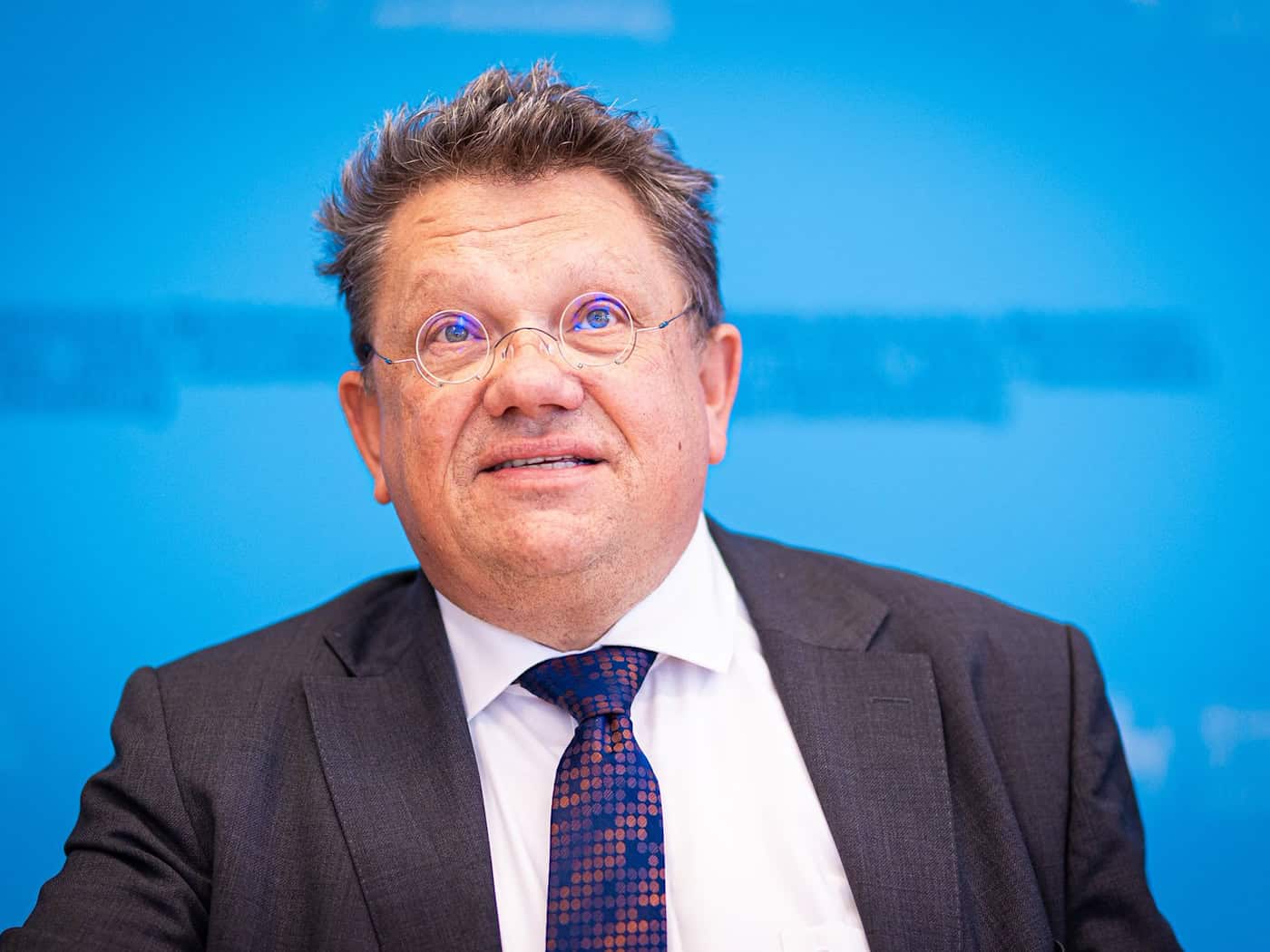 Niedersachsens Gesundheitsminister Philippi fordert grundlegende Änderungen an den Reformplänen zur Pflege. (Archivbild) / Foto: Moritz Frankenberg/dpa