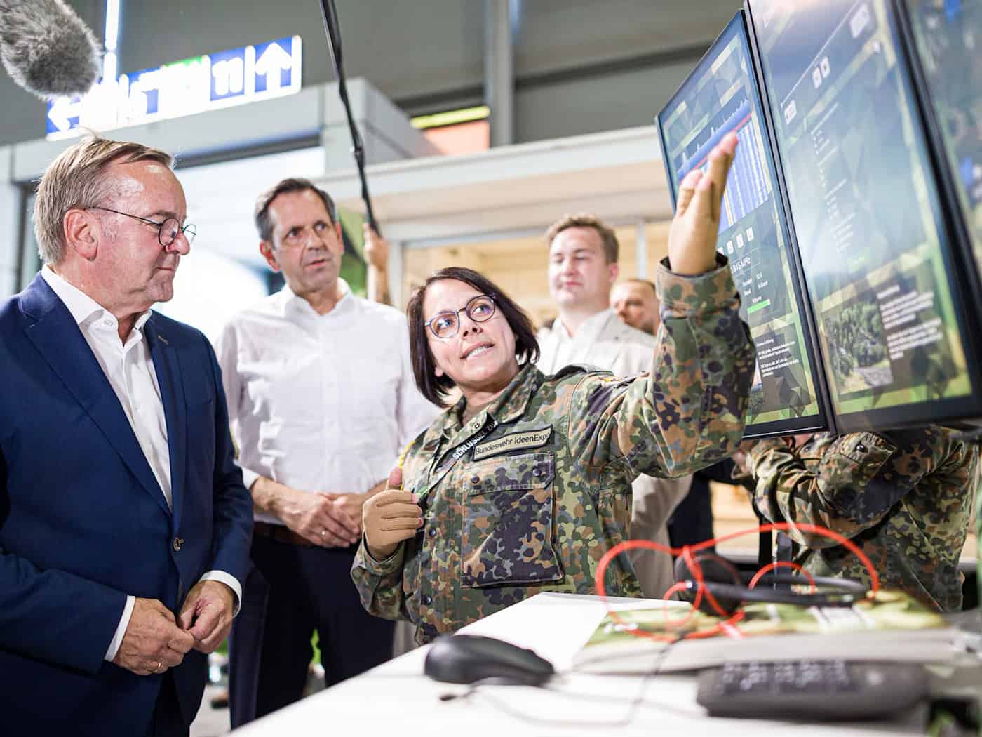 «Die Bundeswehr muss wachsen», sagte Verteidigungsminister Pistorius auf der IdeenExpo. / Foto: Moritz Frankenberg/dpa