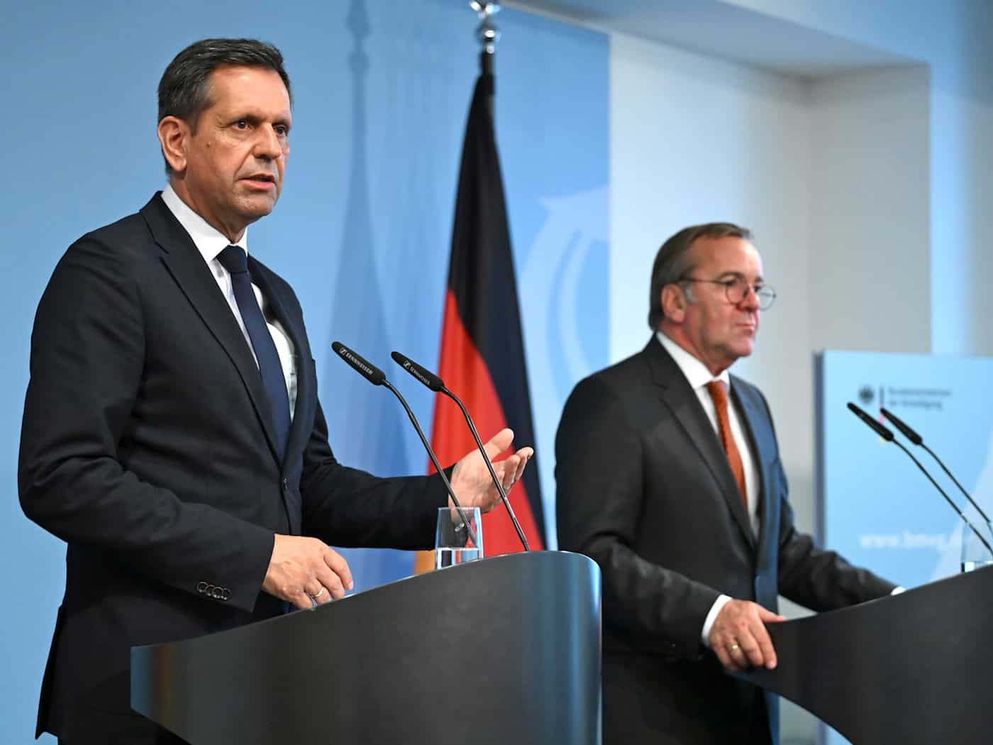 Niedersachsens Ministerpräsident Lies und Verteidigungsminister Pistorius haben sich über einen möglichen militärischen Ernstfall ausgetauscht. / Foto: Elisa Schu/dpa