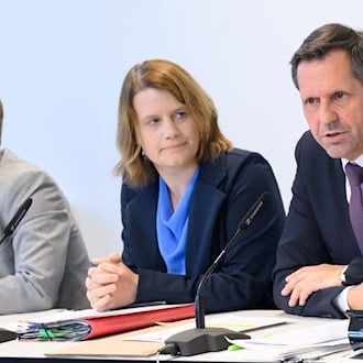 Niedersachsens Landesregierung hat über die Haushalte für 2026 und 2027 beraten. (Archivbild) / Foto: Julian Stratenschulte/dpa
