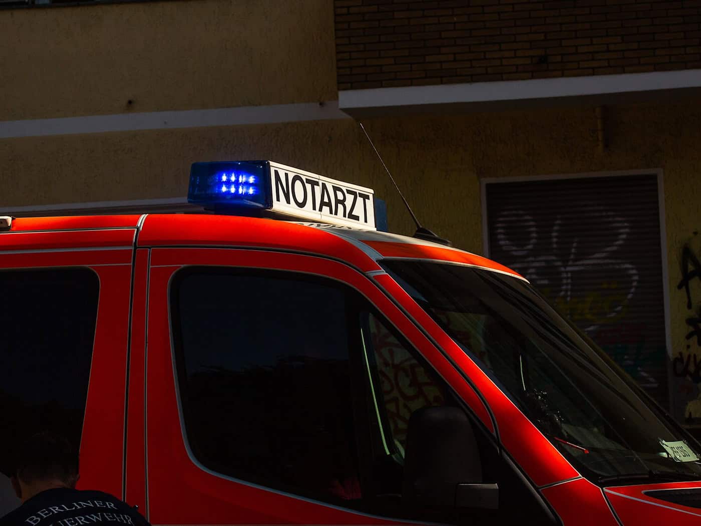 Notärzte untersuchten die Jugendlichen (Symbolbild) / Foto: Fernando Gutierrez-Juarez/dpa