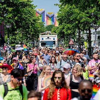 Tausende demonstrieren beim CSD in Oldenburg für queere Rechte