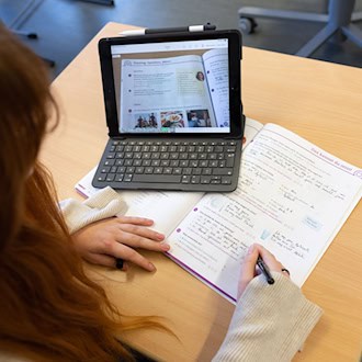 In vielen Schulklassen gehören Tablets schon heute zum Alltag. (Symbolbild) / Foto: Friso Gentsch/dpa