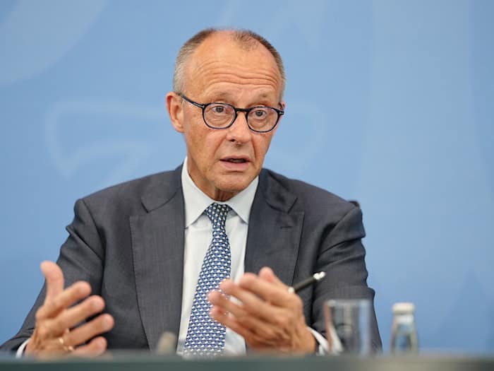 Bundeskanzler Friedrich Merz (CDU) äußerte sich zur Gewalttat in Stade auf der Plattform X. (Archivbild) / Foto: Kay Nietfeld/dpa