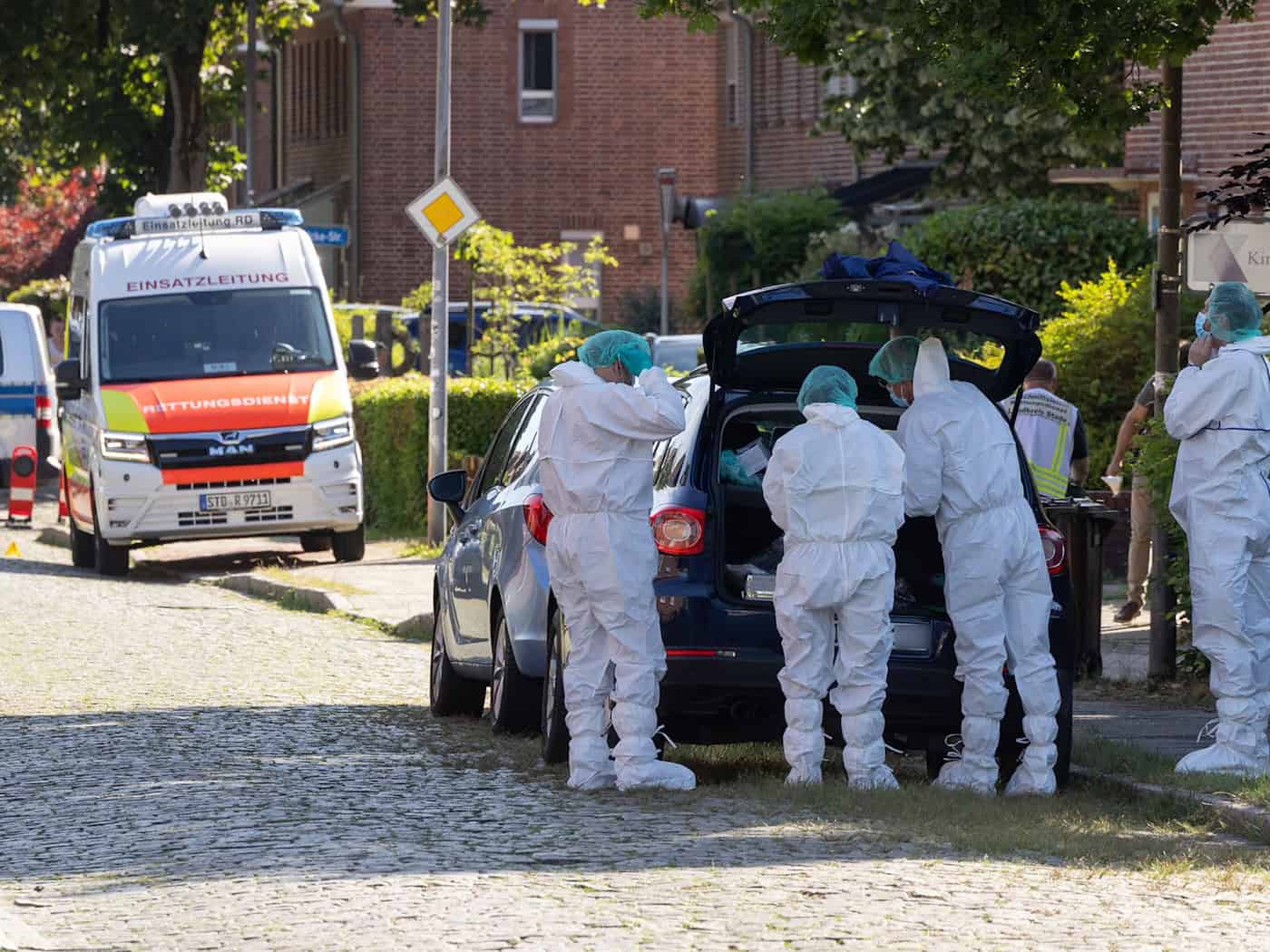 Sechs Menschen werden in Stade erschossen, weitere Verletzte gibt es aber - anders als zunächst berichtet - nicht. / Foto: Ulrich Perrey/dpa